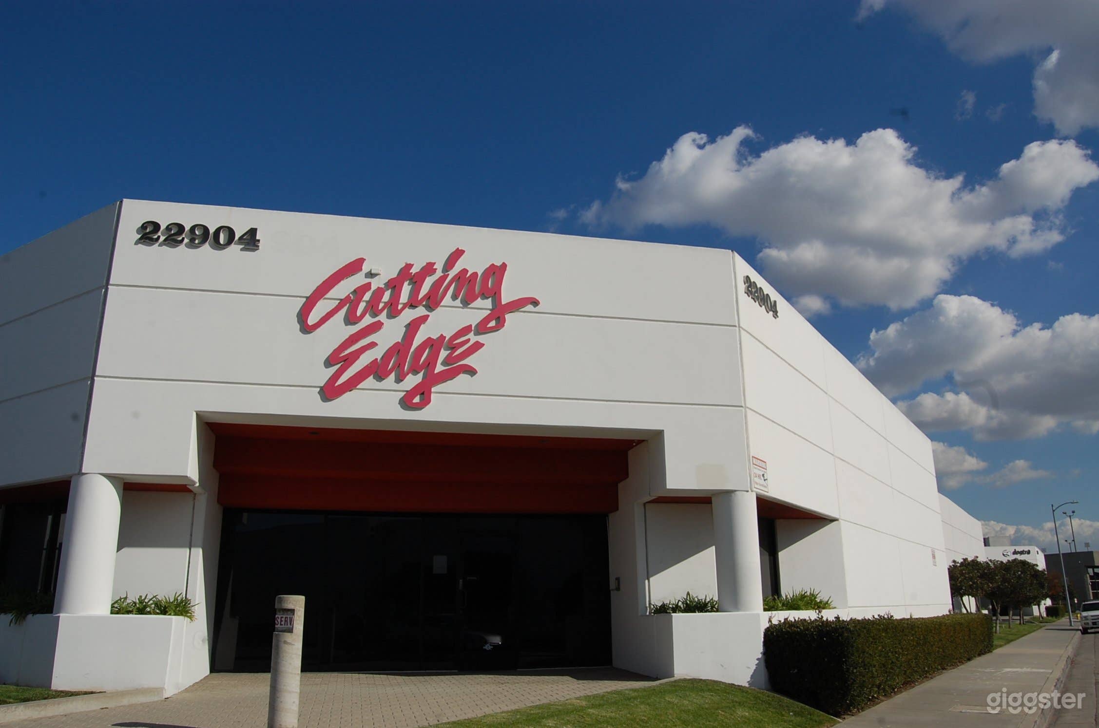 See more pix on our site:  www.CuttingEdgeProductions.TV
