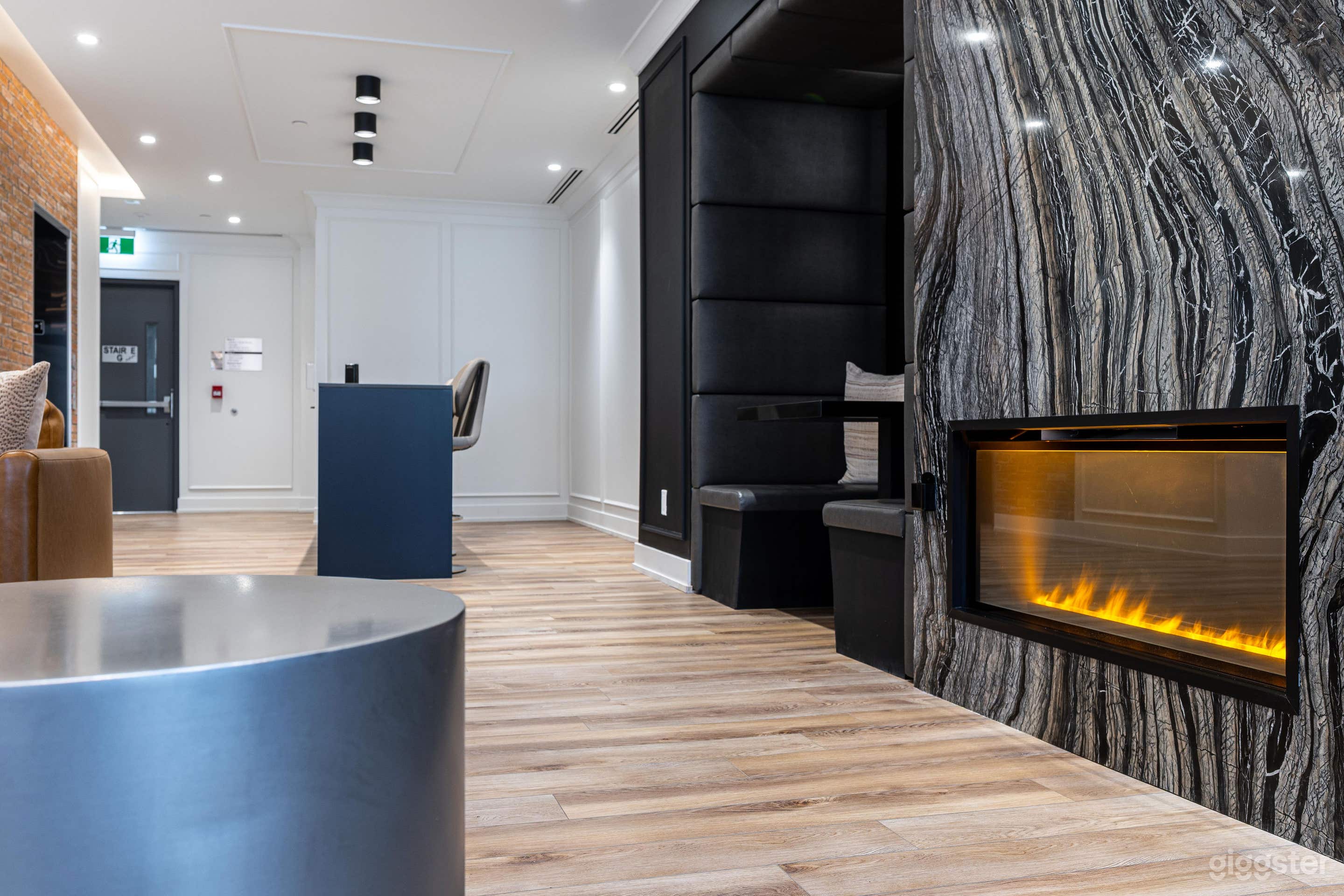 Multi-Floor Premium Event Lounge Photo 4