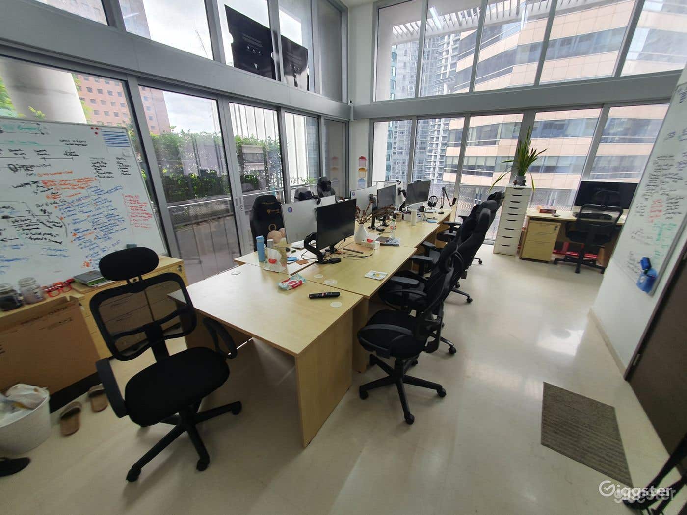 15 Person Private Office in Singapore Business District Photo 1