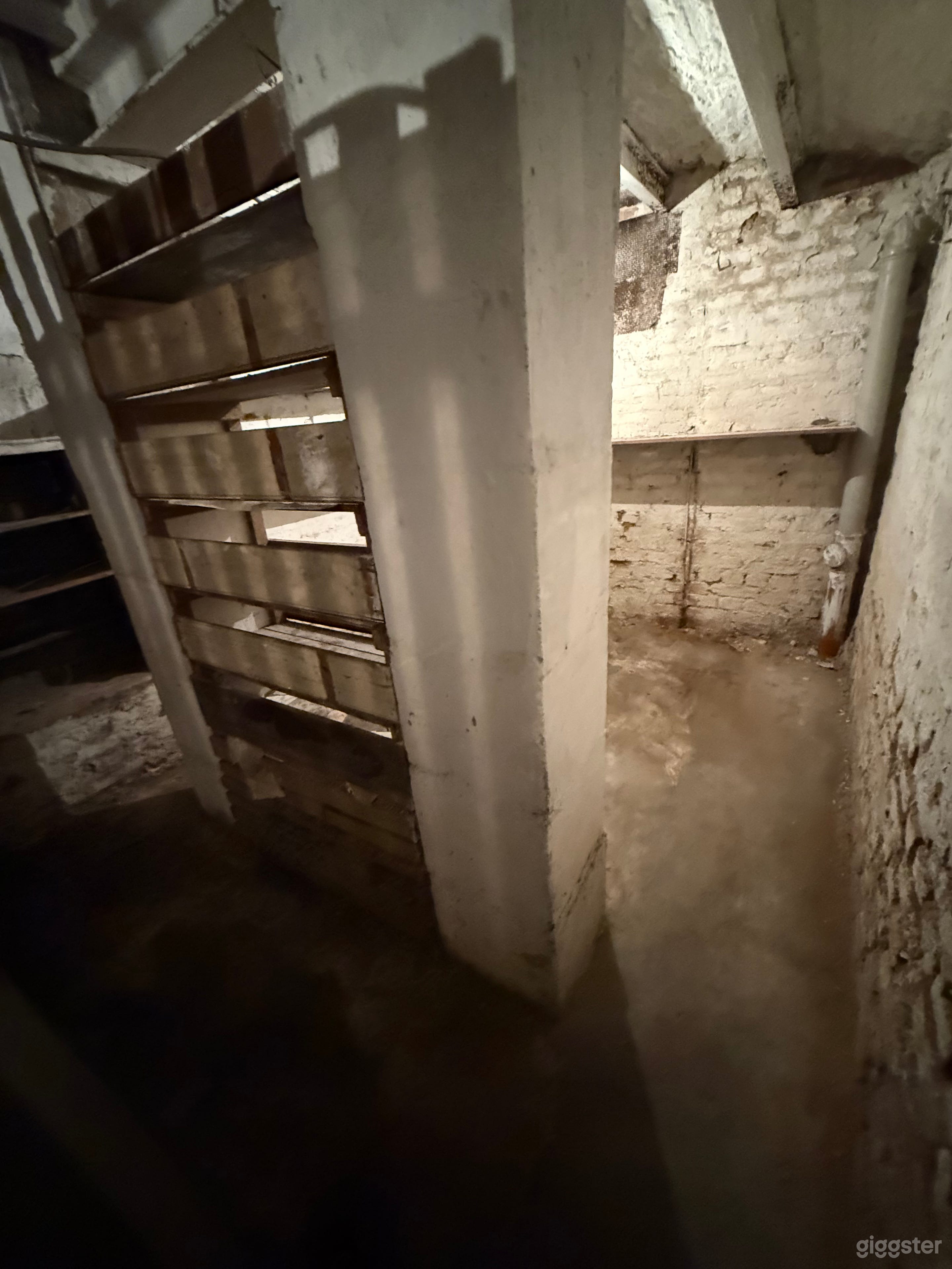 Vielseitige Film-Location: Leerstehender Keller mit 7 Räumen Foto 2