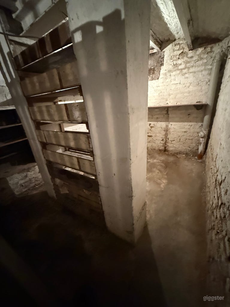  Vielseitige Film-Location: Leerstehender Keller mit 7 Räumen 