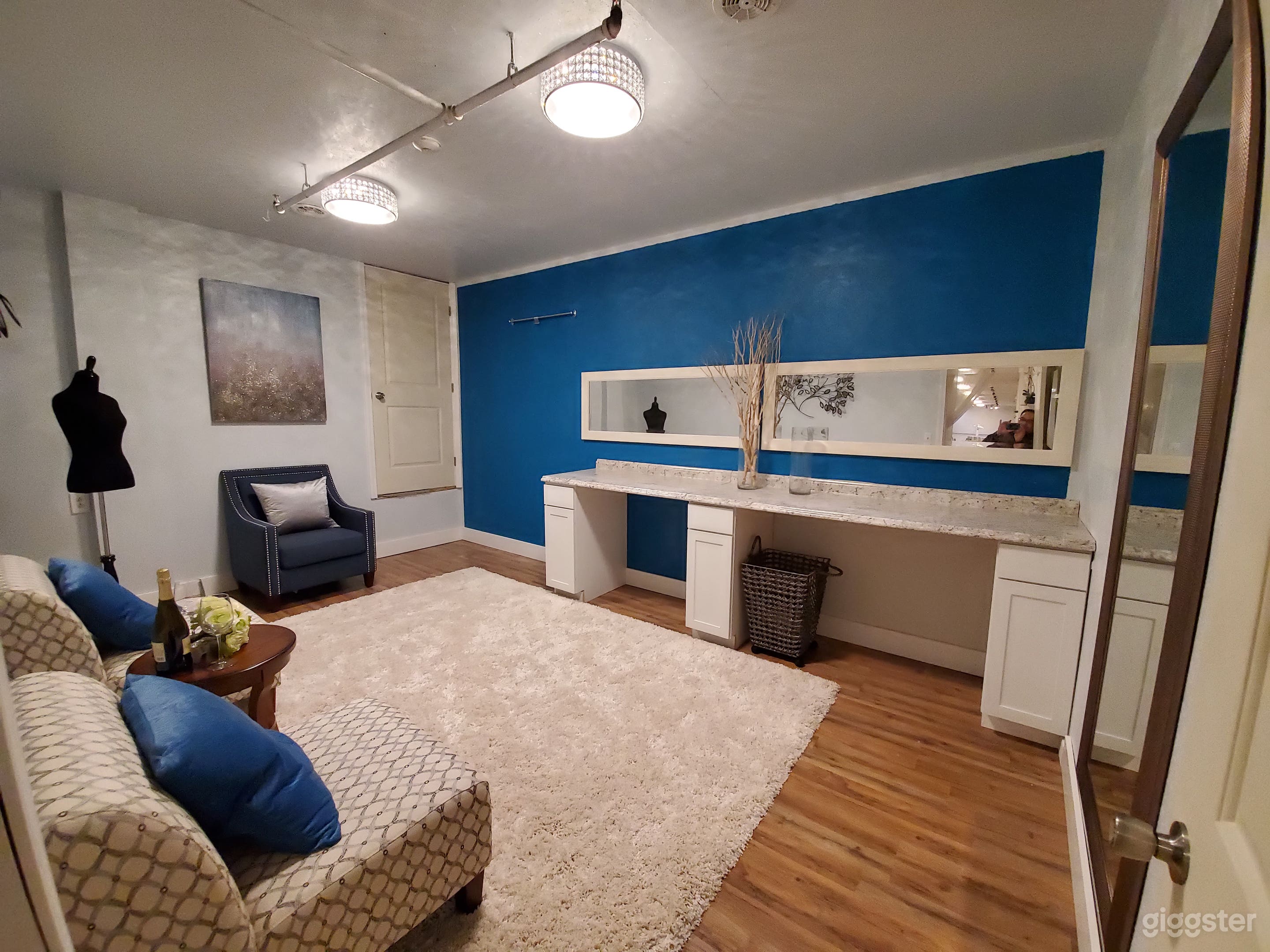 Elegant Ballroom Indoor Venue Photo 3