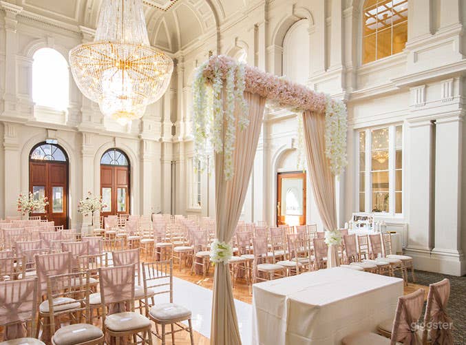 Old Ticketing Hall in Wolverhampton Photo 3