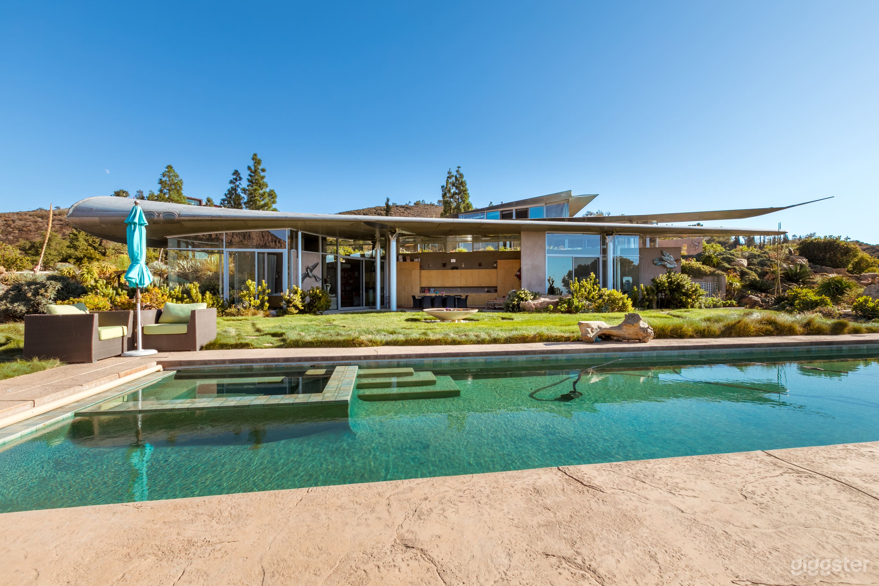 747 Wing House Photo 3