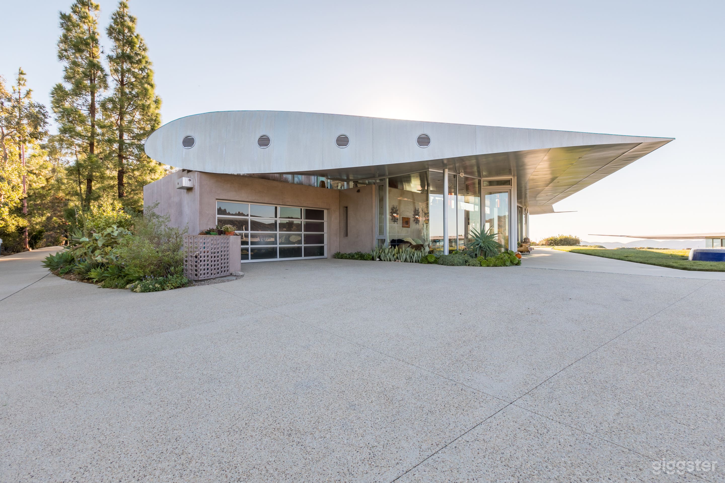 747 Wing House Photo 1