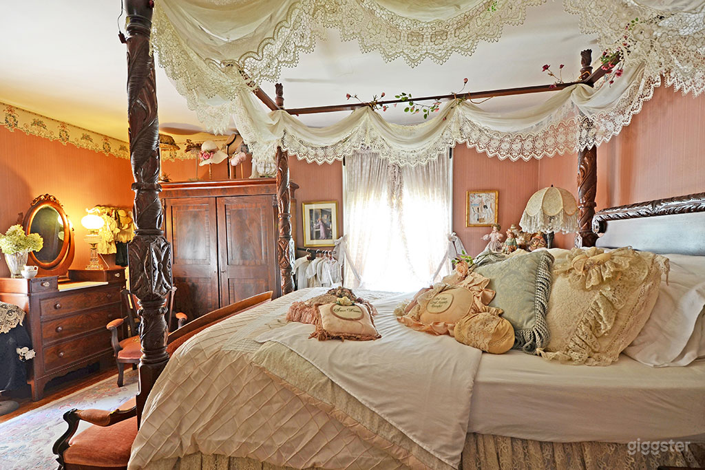 18th Century Luxury Room Photo 1