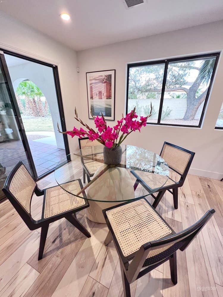 Casablanca: a mid-century modern home Photo 3