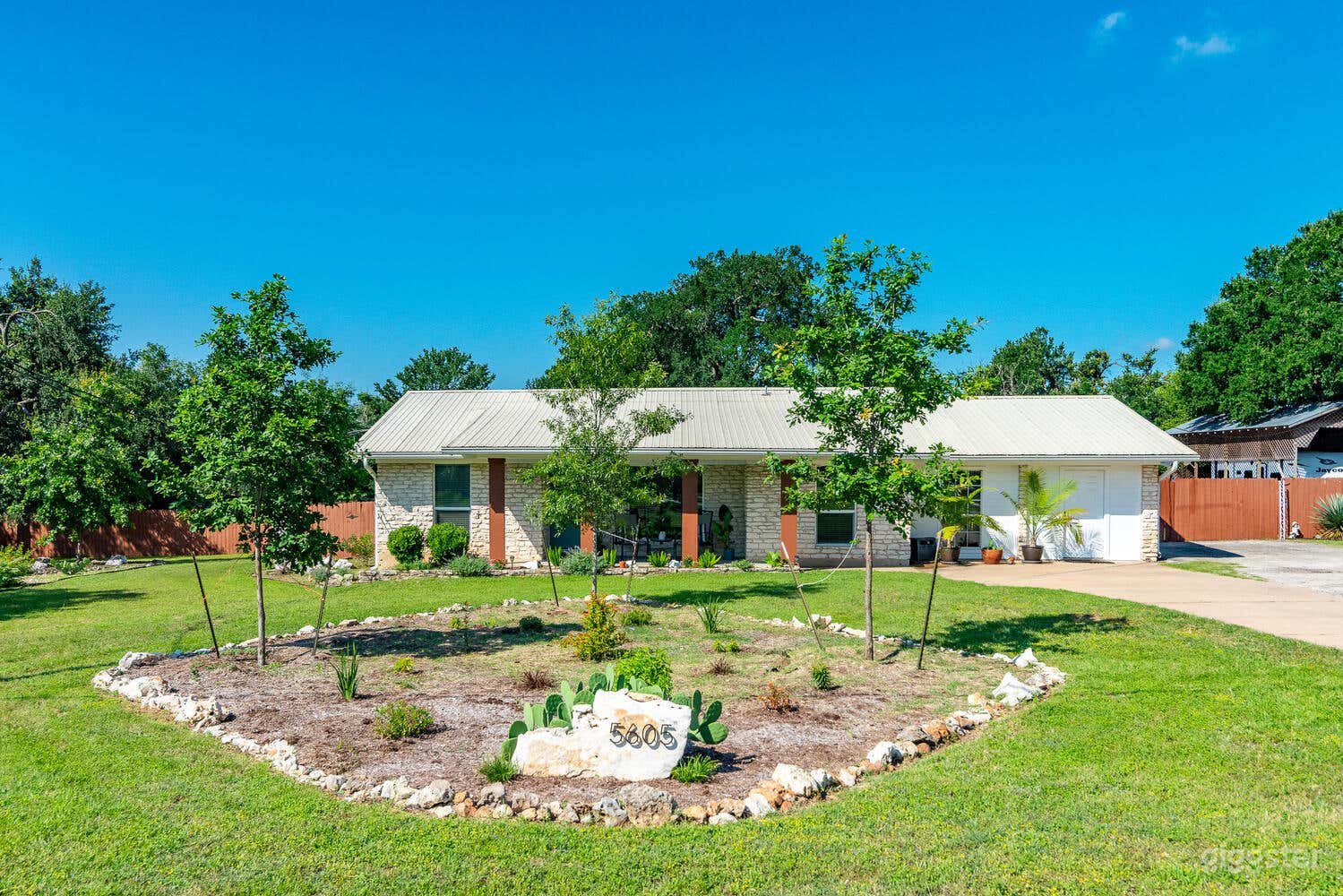 Southwest Austin Home on an Acre with a Pool (Full Buy Out) Photo 4