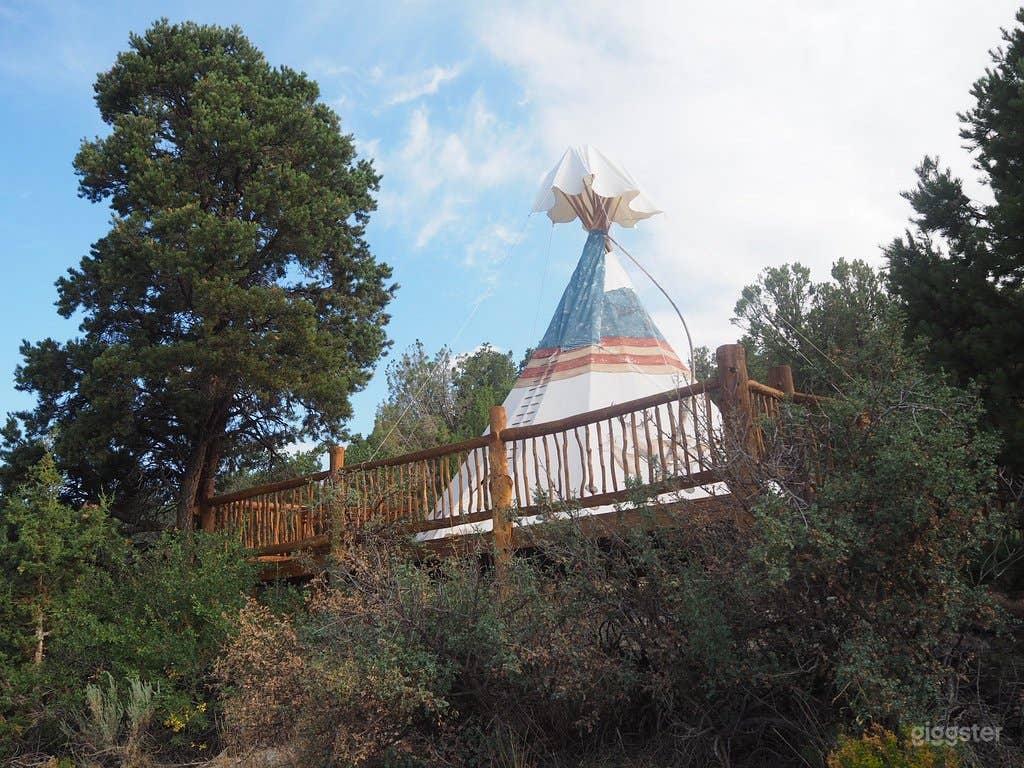 Amazing Large Tipi Glamping with Colorful Set Up Photo 4