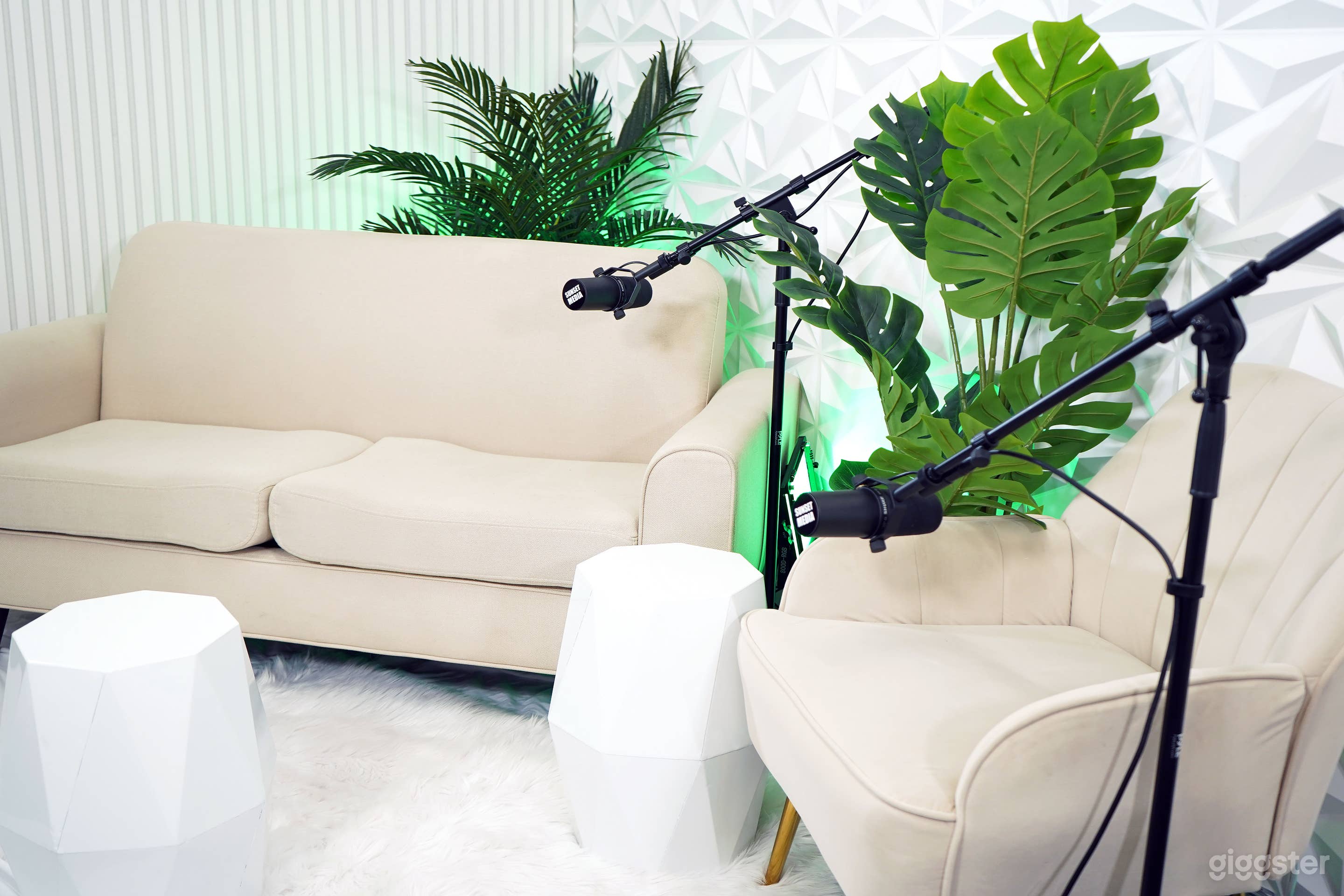 Modern Podcast Studio (Fully Equipped) Photo 1