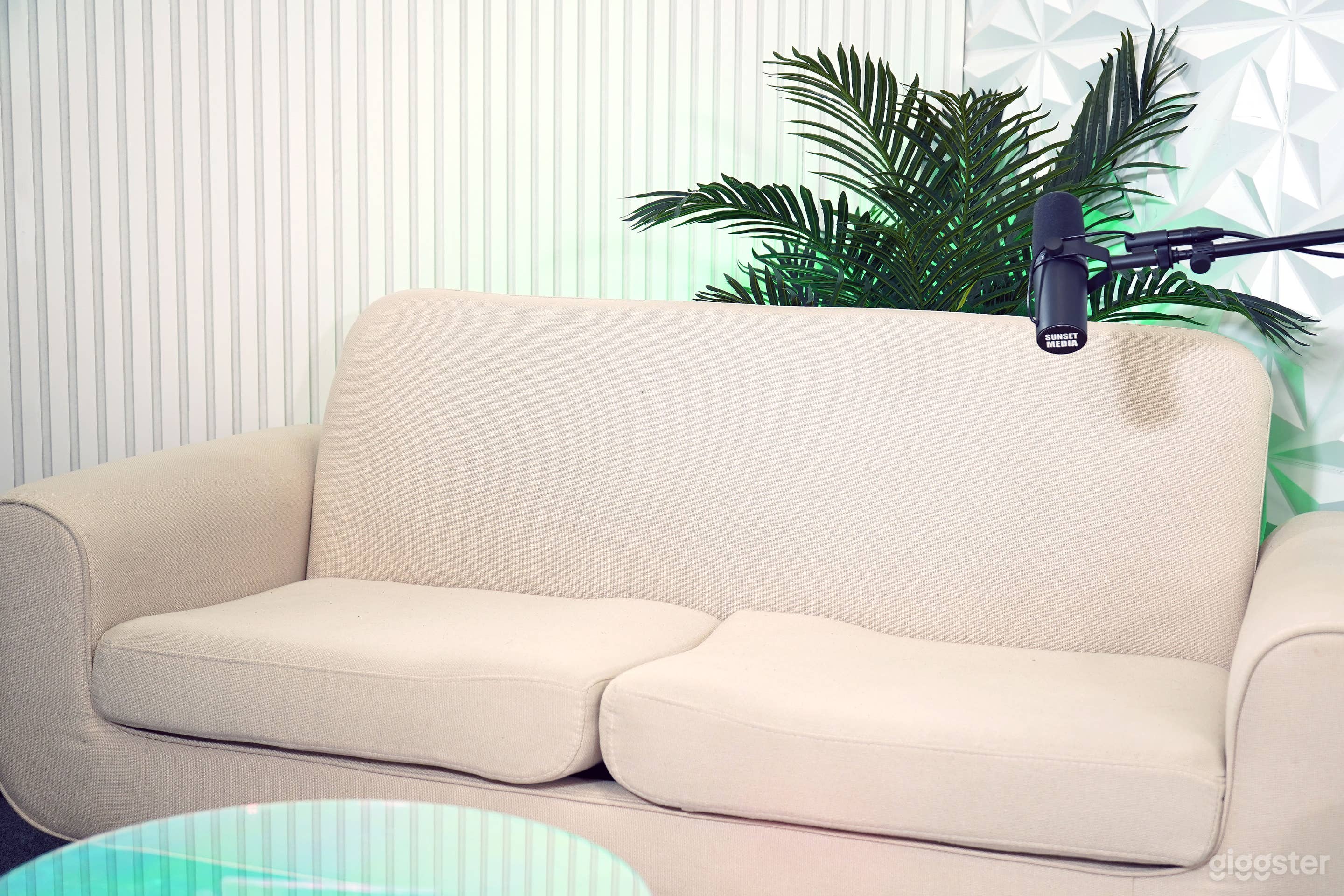 Modern Podcast Studio (Fully Equipped) Photo 3