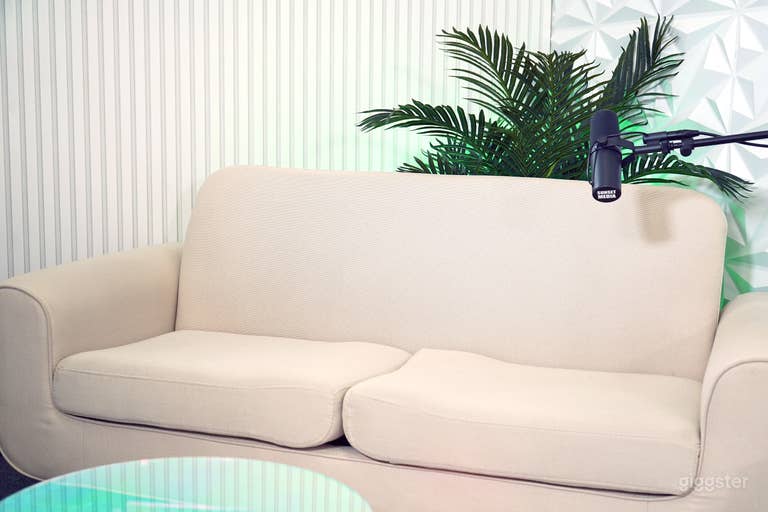  Modern Podcast Studio (Fully Equipped) 