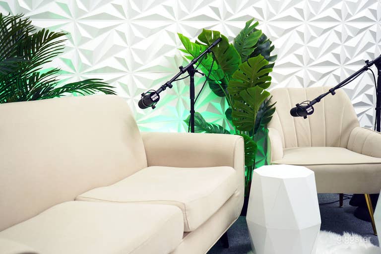  Modern Podcast Studio (Fully Equipped) 