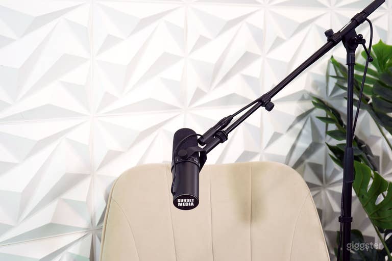  Modern Podcast Studio (Fully Equipped) 