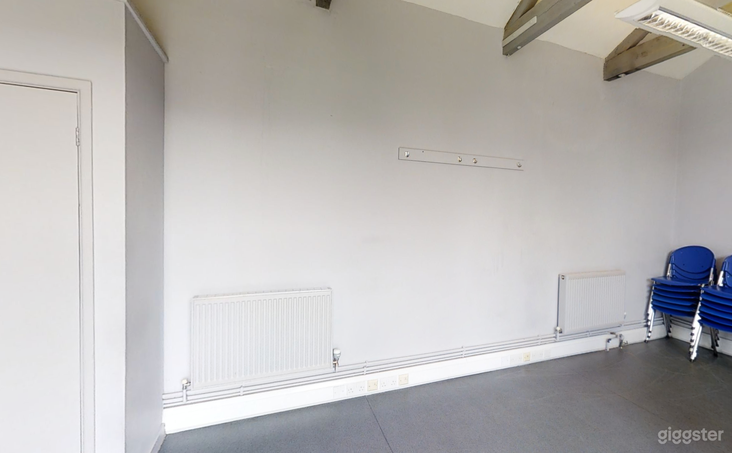 Studio 3 with Piano Photo 4