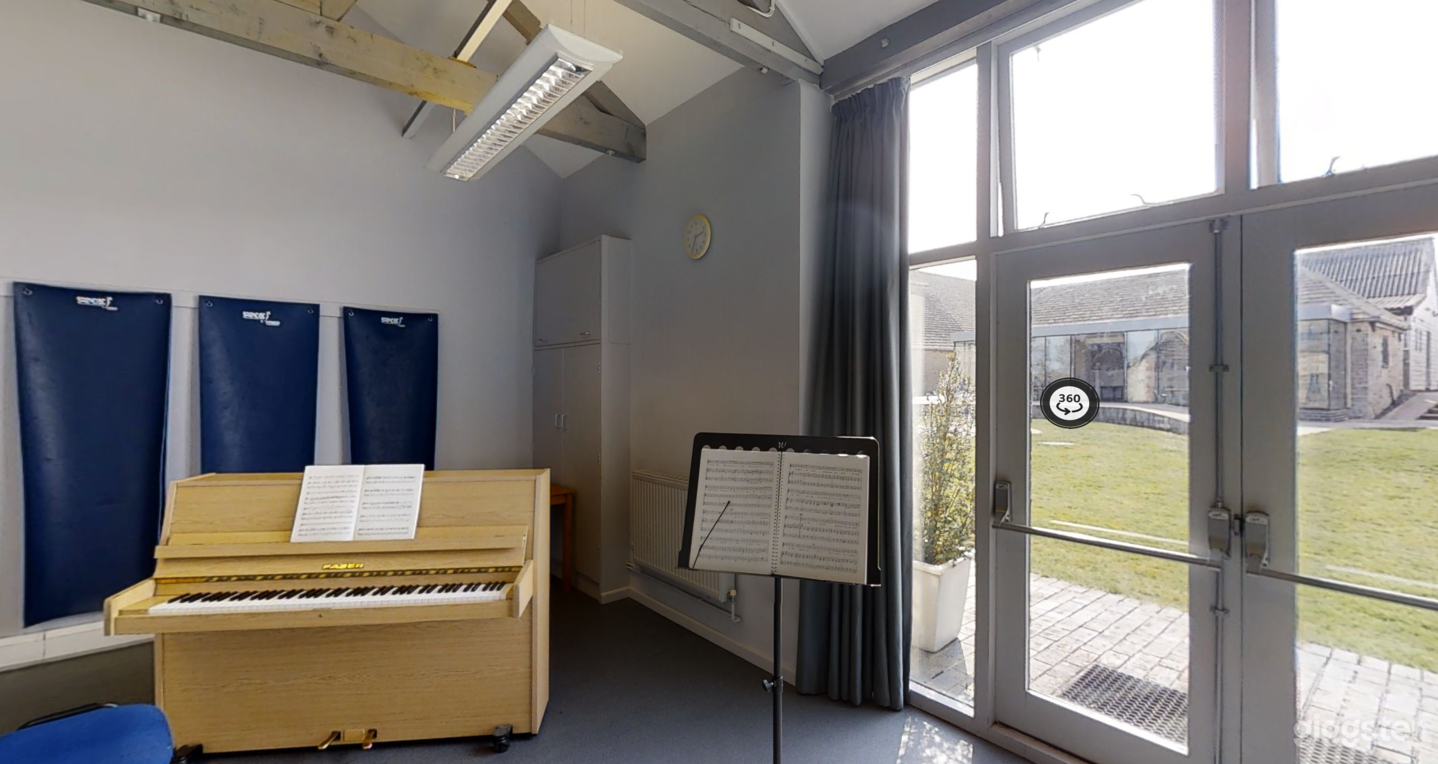 Studio 3 with Piano Photo 2