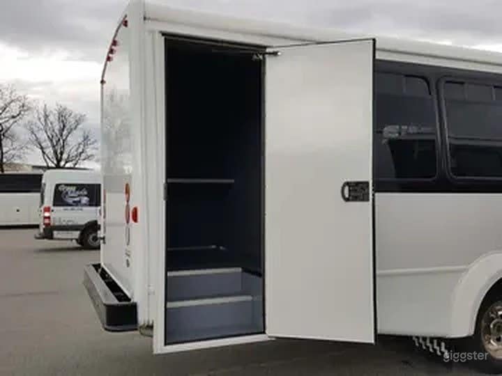 New 24 Pax Mini Bus Photo 3