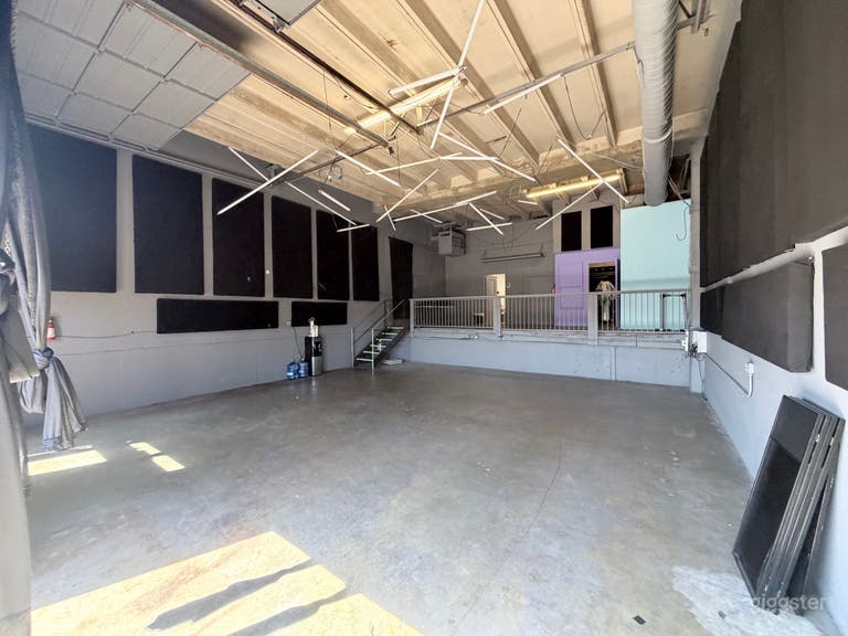  Party and music venue 