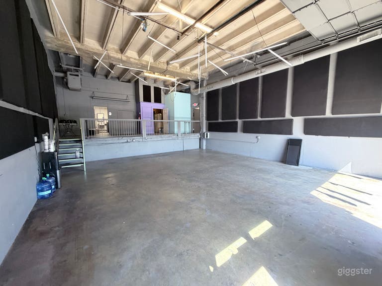  Party and music venue 