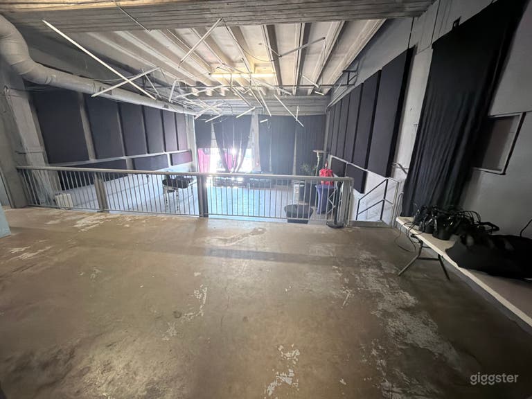  Party and music venue 