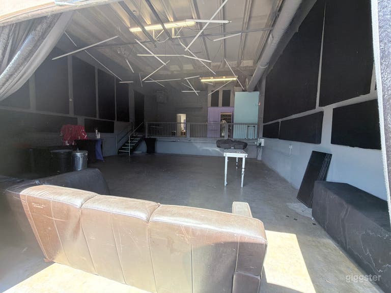  Party and music venue 