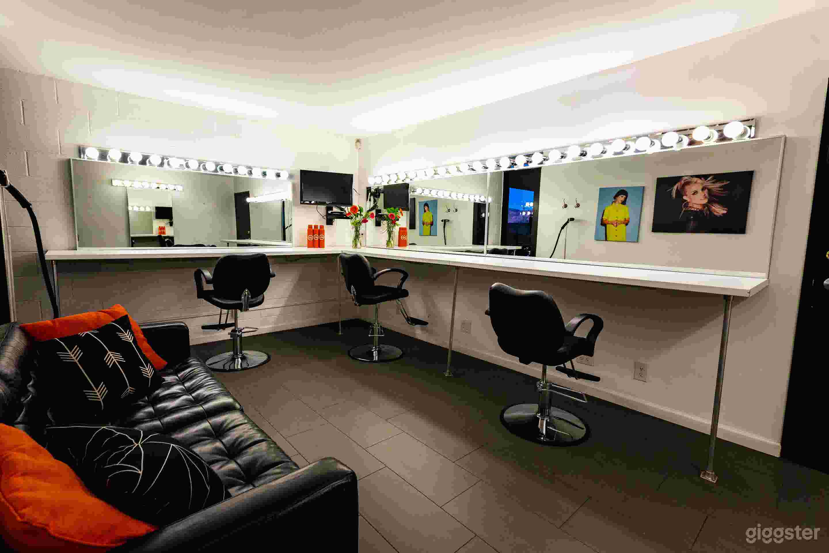 ONE OF LAs LARGEST PRE-LIT CYCS Photo 4