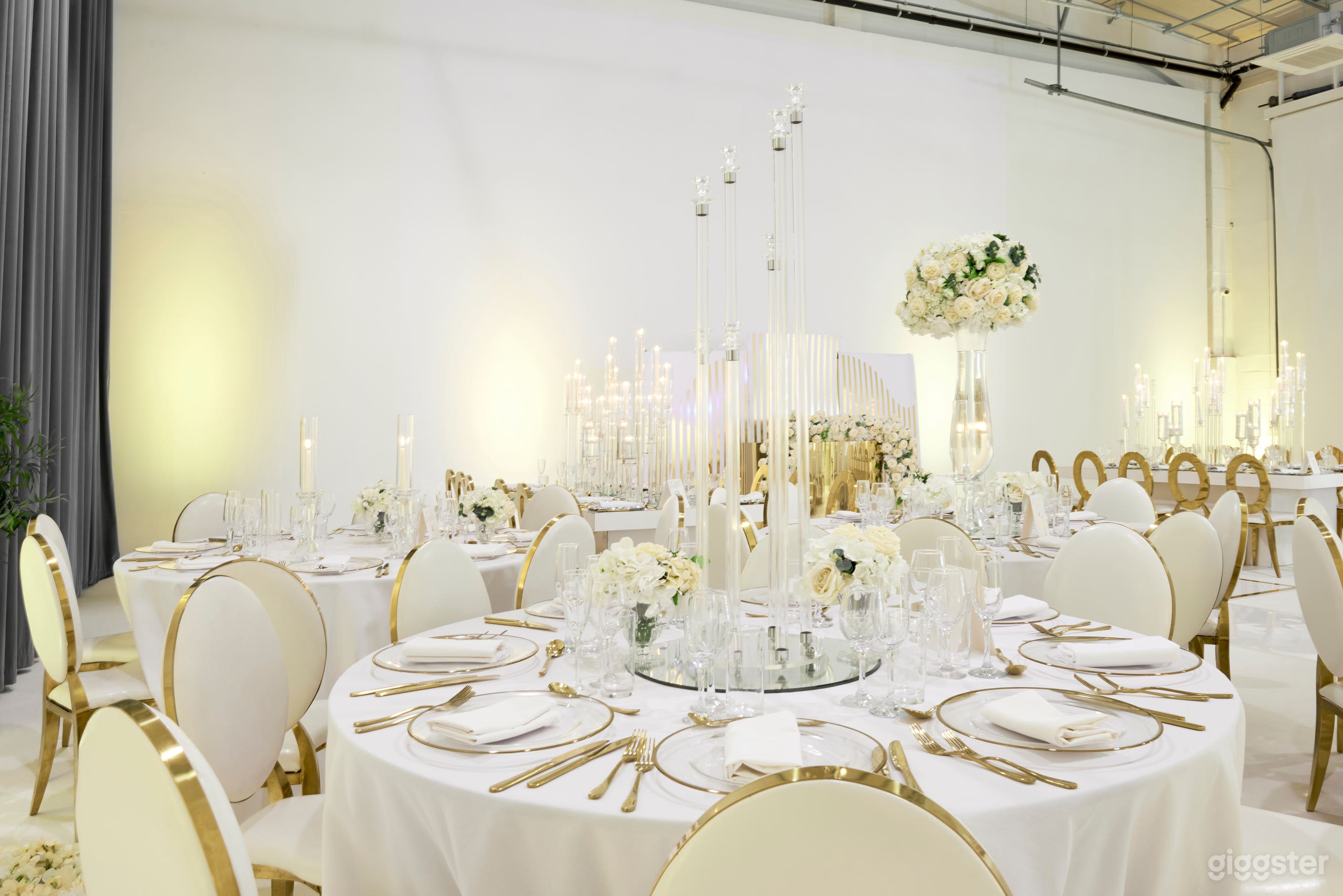 UniQ Studios Photo 1