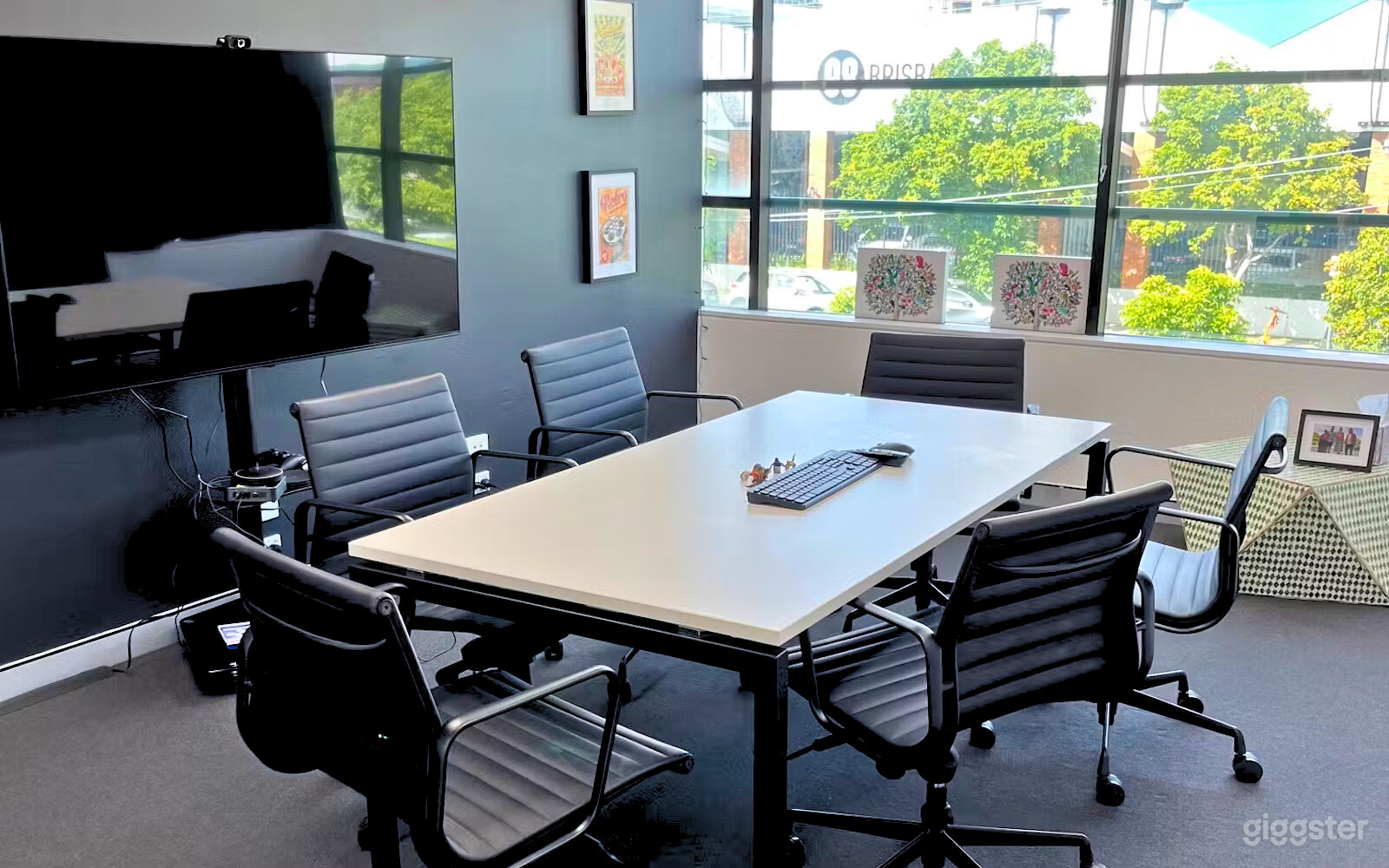 Boardroom for Production Meetings, Shoots &amp; More Photo 1