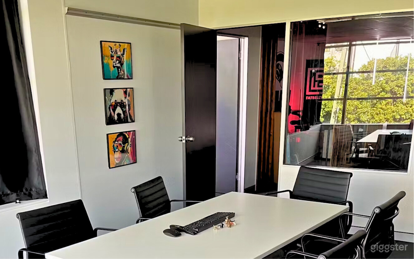 Boardroom for Production Meetings, Shoots &amp; More Photo 2