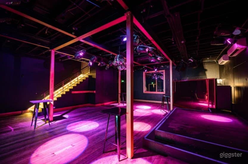 Hip and Trendy Bar - CHAMBERS Photo 3