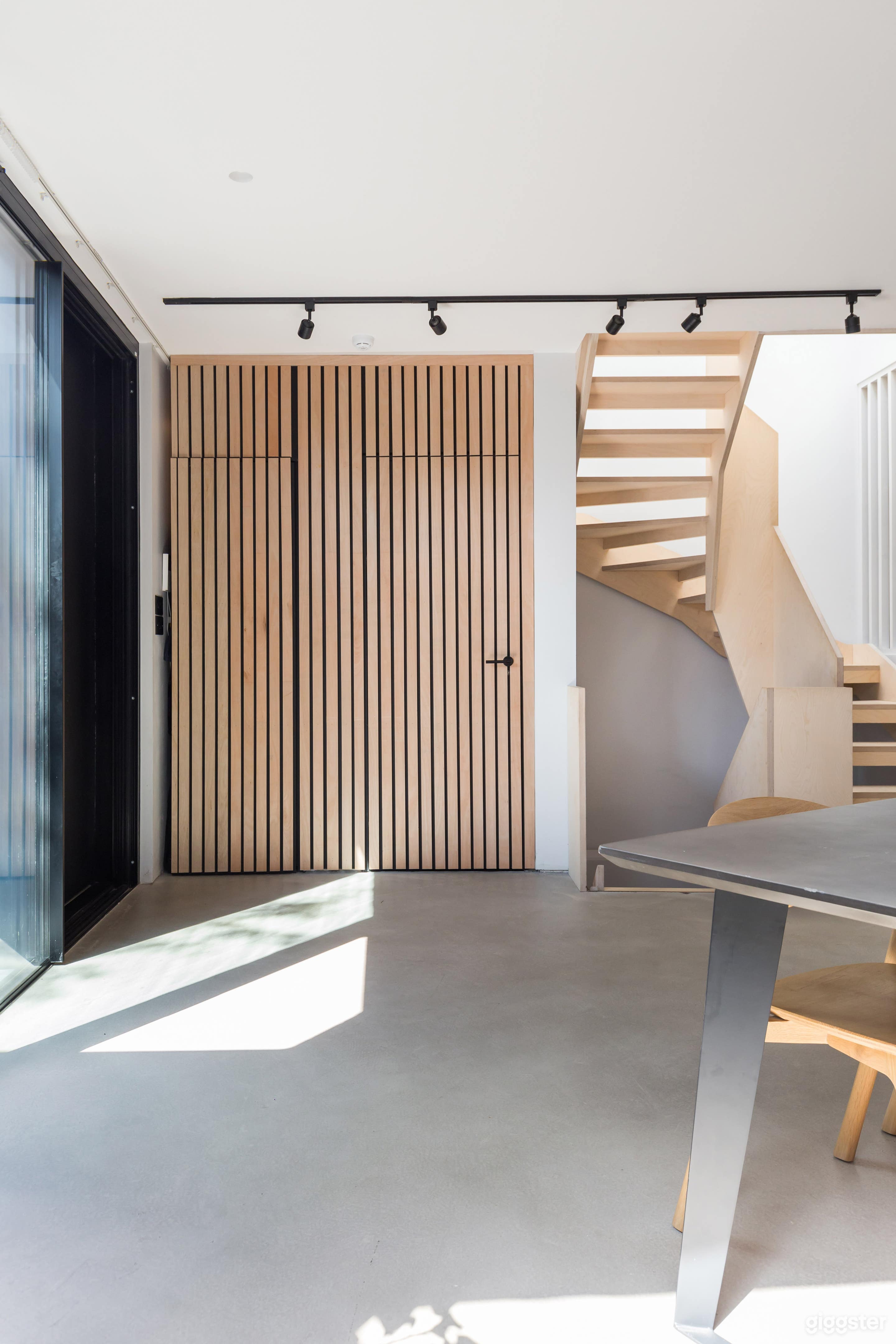 Home with Unique Sunken Kitchen +Private Courtyard Photo 3