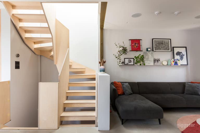  Home with Unique Sunken Kitchen +Private Courtyard 