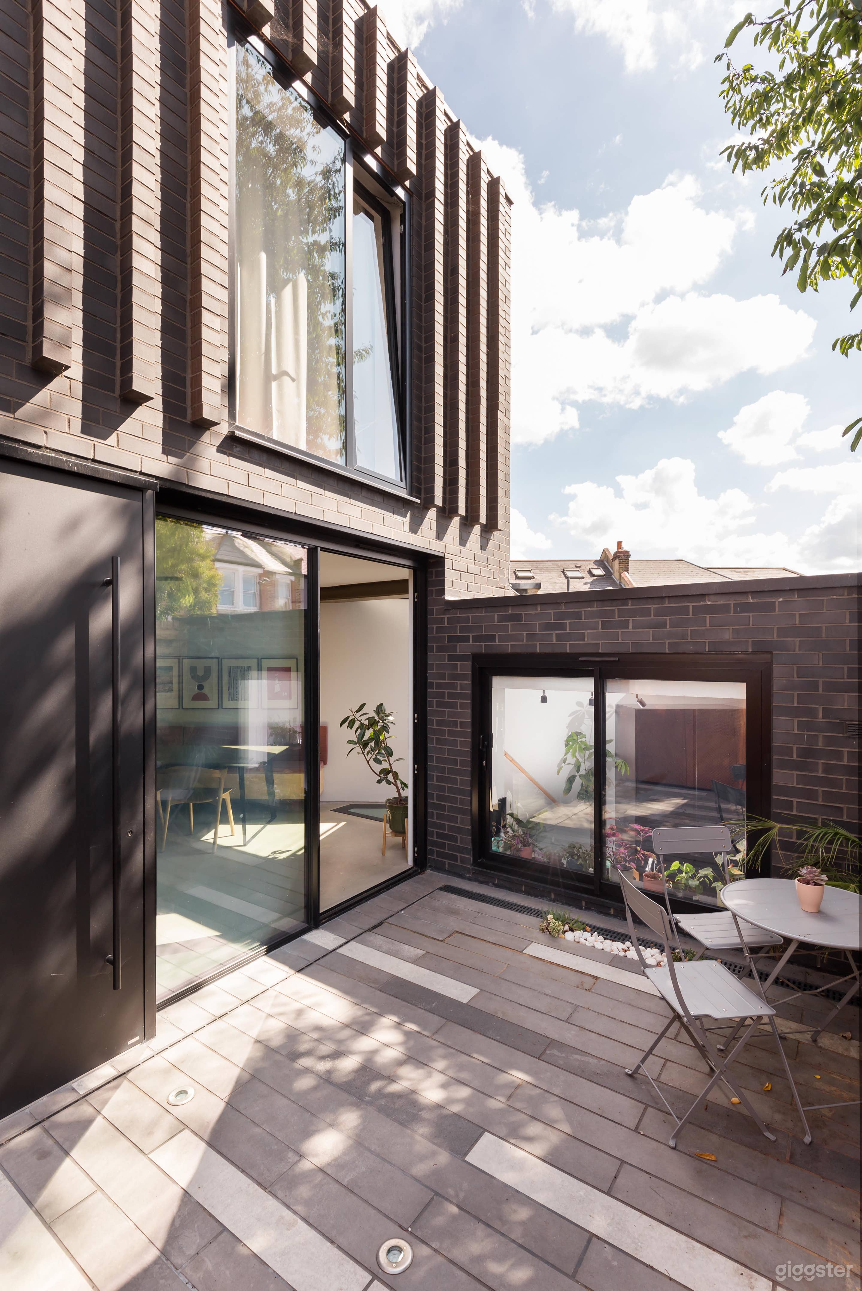 Home with Unique Sunken Kitchen +Private Courtyard Photo 1