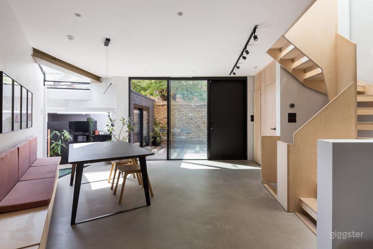  Home with Unique Sunken Kitchen +Private Courtyard 