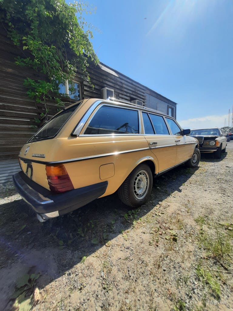  Mercedes Station Wagon 