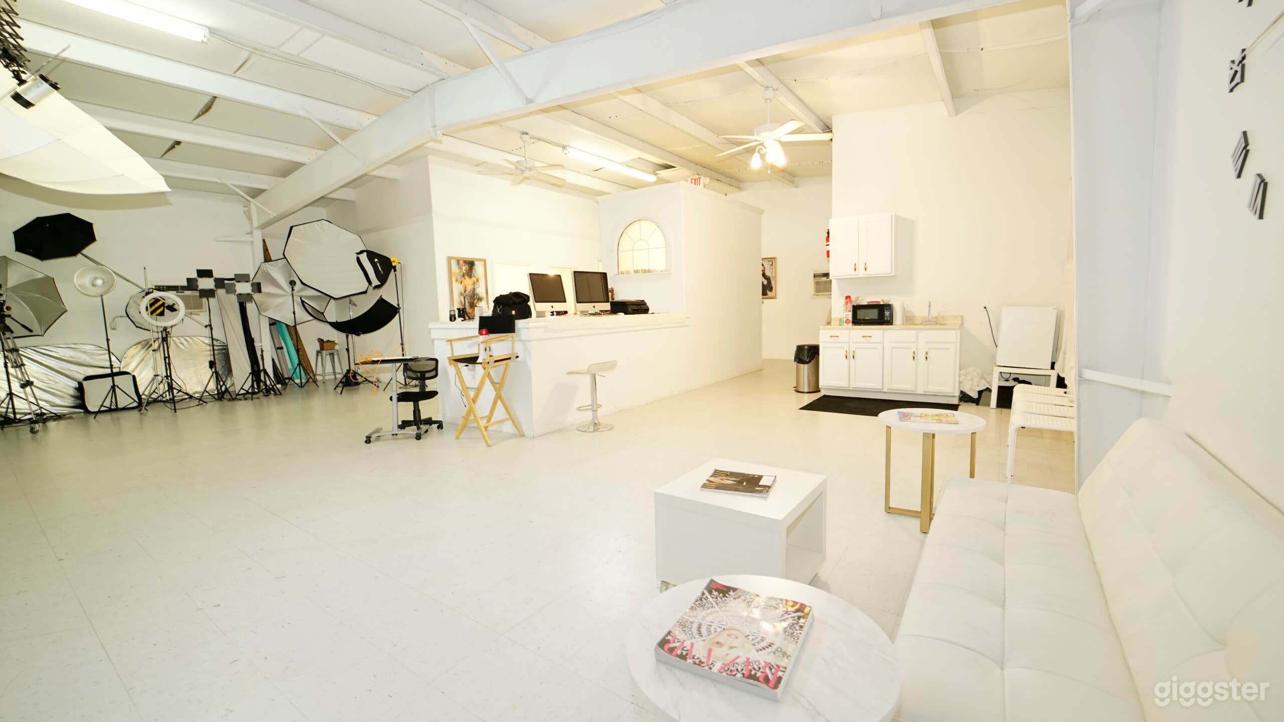 Kitchen &amp; lounge area