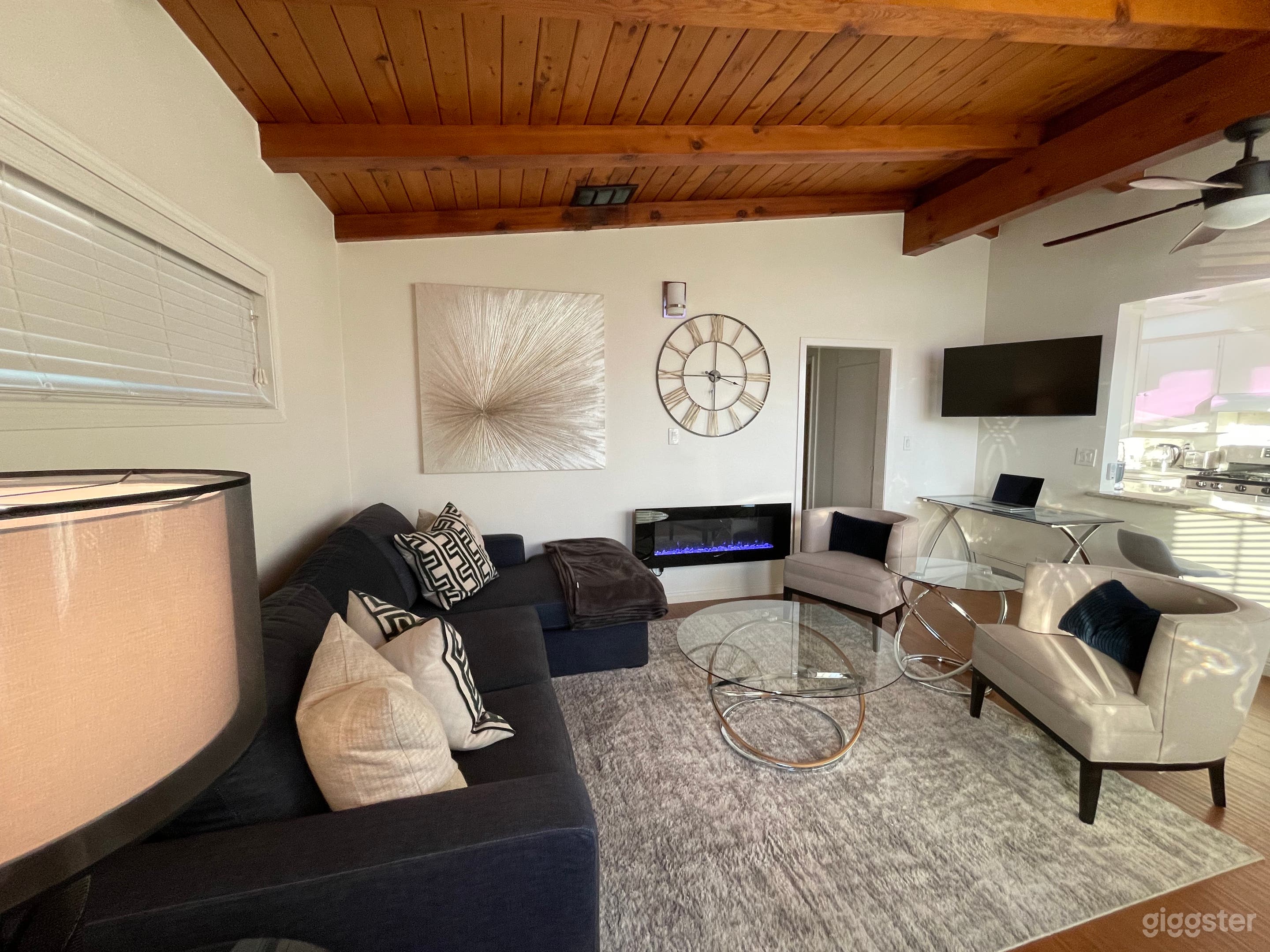 House filled with lot of character Photo 1