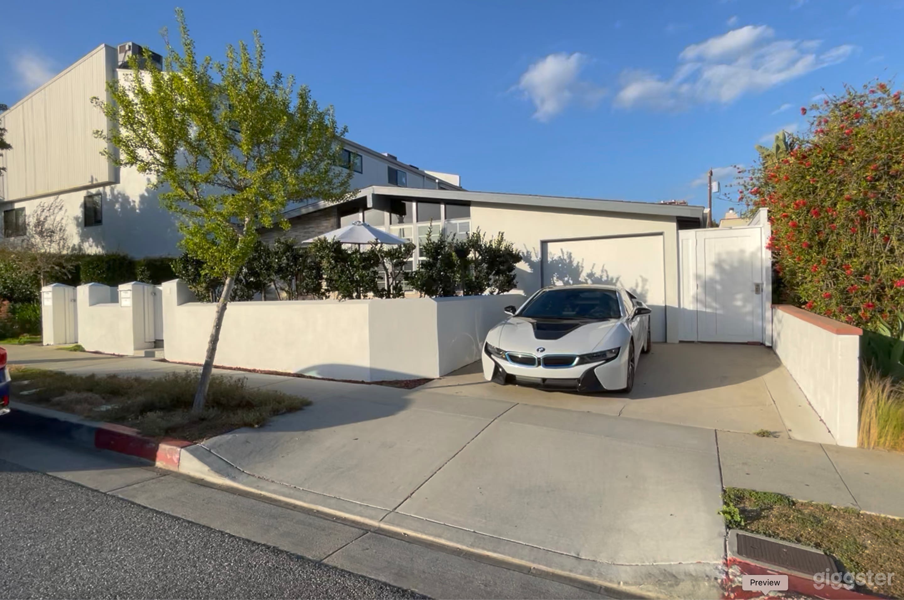 House filled with lot of character Photo 2