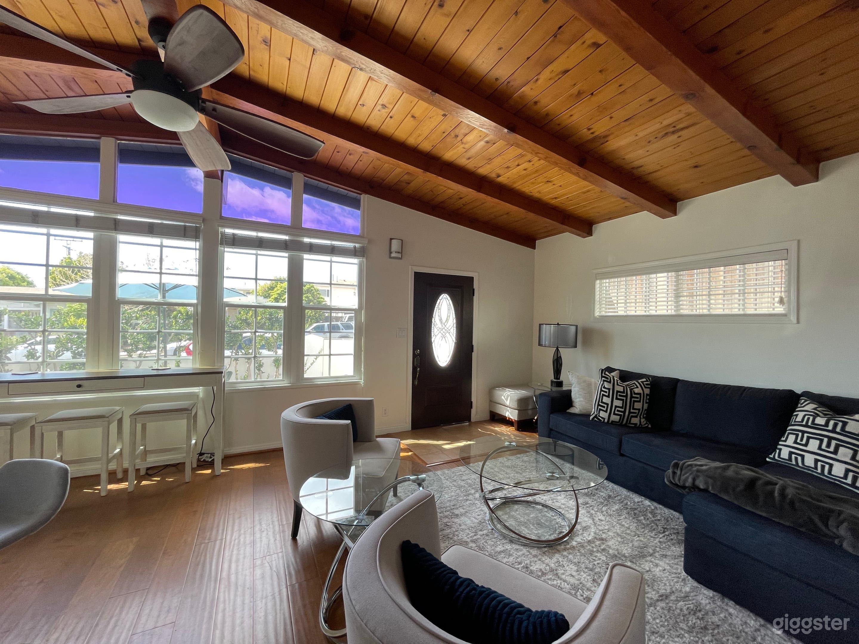 House filled with lot of character Photo 4