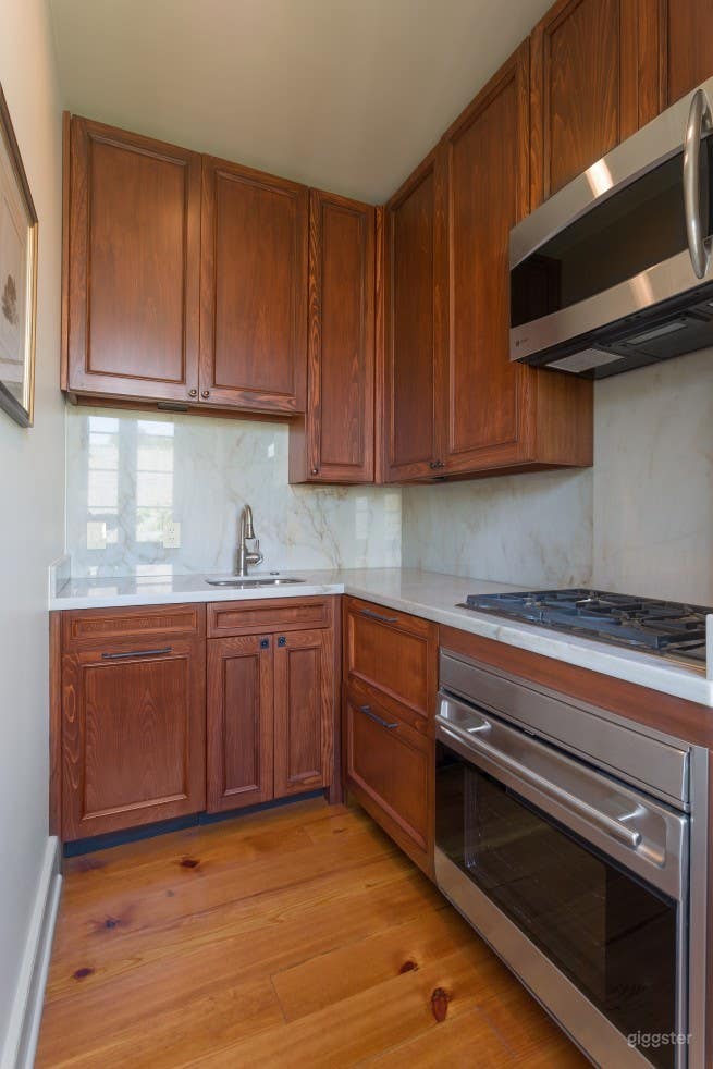 Jack of Diamonds - Unit D Photo 3