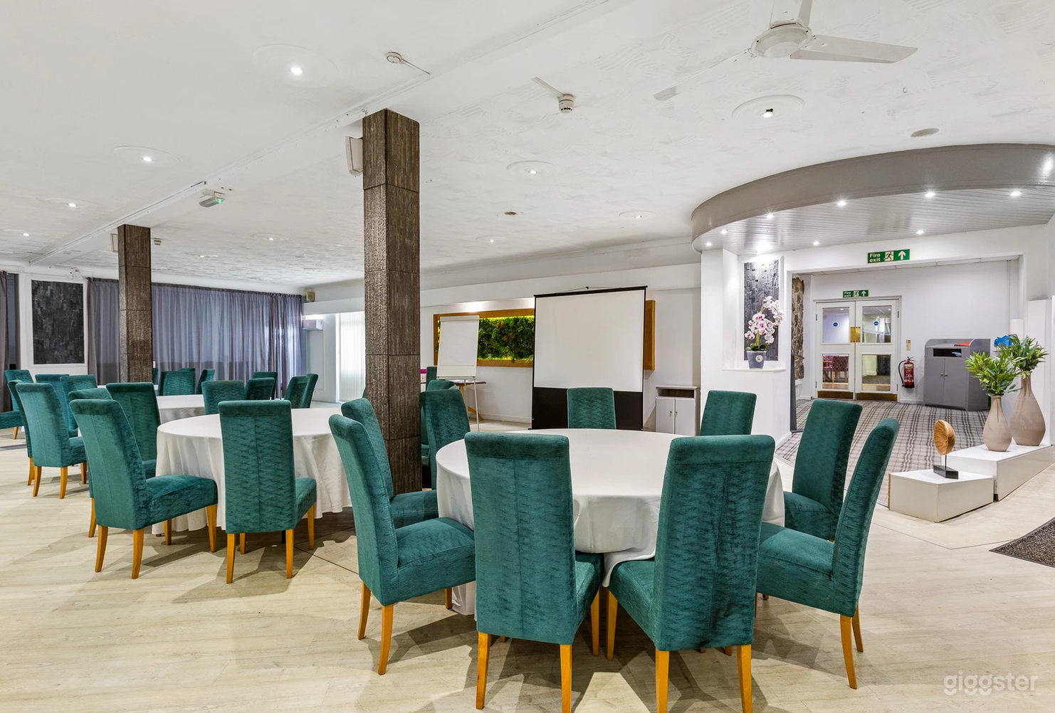 Large and Spacious Function Suite for Functions Photo 2