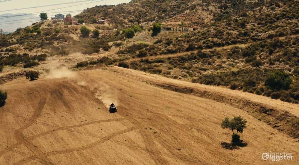 Perfect open space to play volleyball! Photo 1