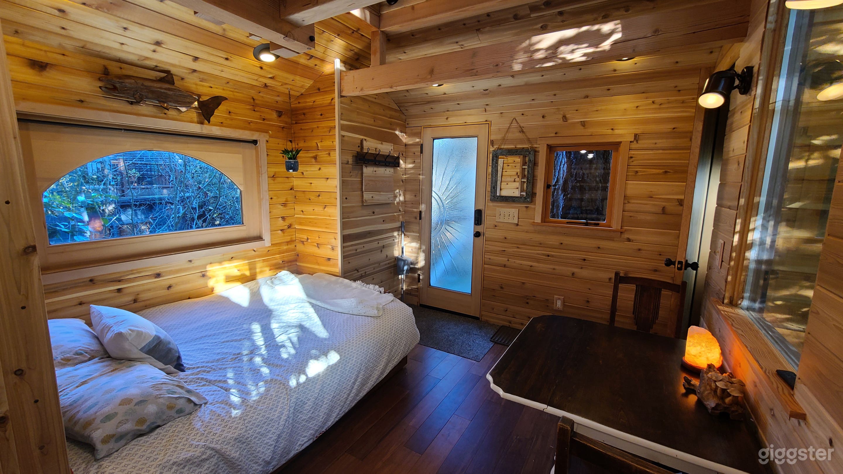 Compelling visuals and angles