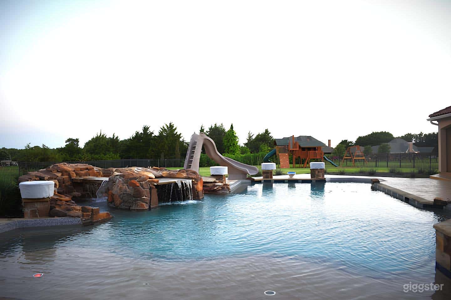 Luxurious Resort-Style Pool, and Outdoor Kitchen Photo 3
