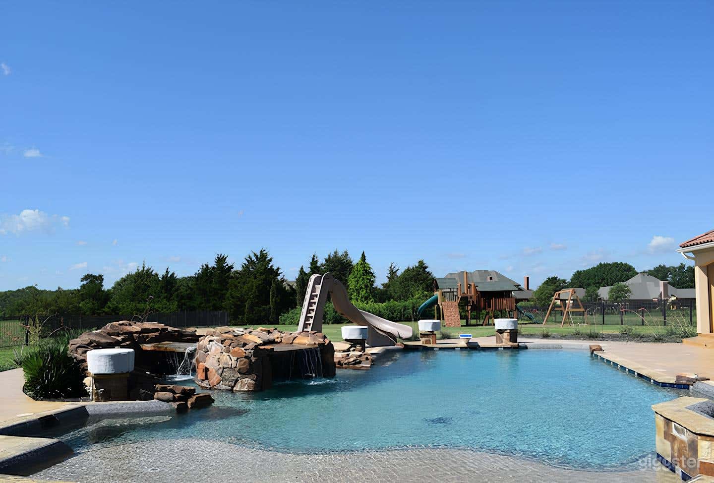 Luxurious Resort-Style Pool, and Outdoor Kitchen Photo 2