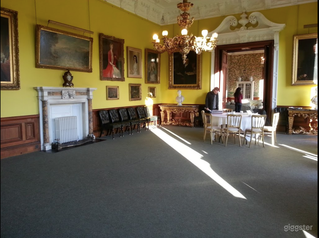 Delightful Dining Room in Stafford Photo 3
