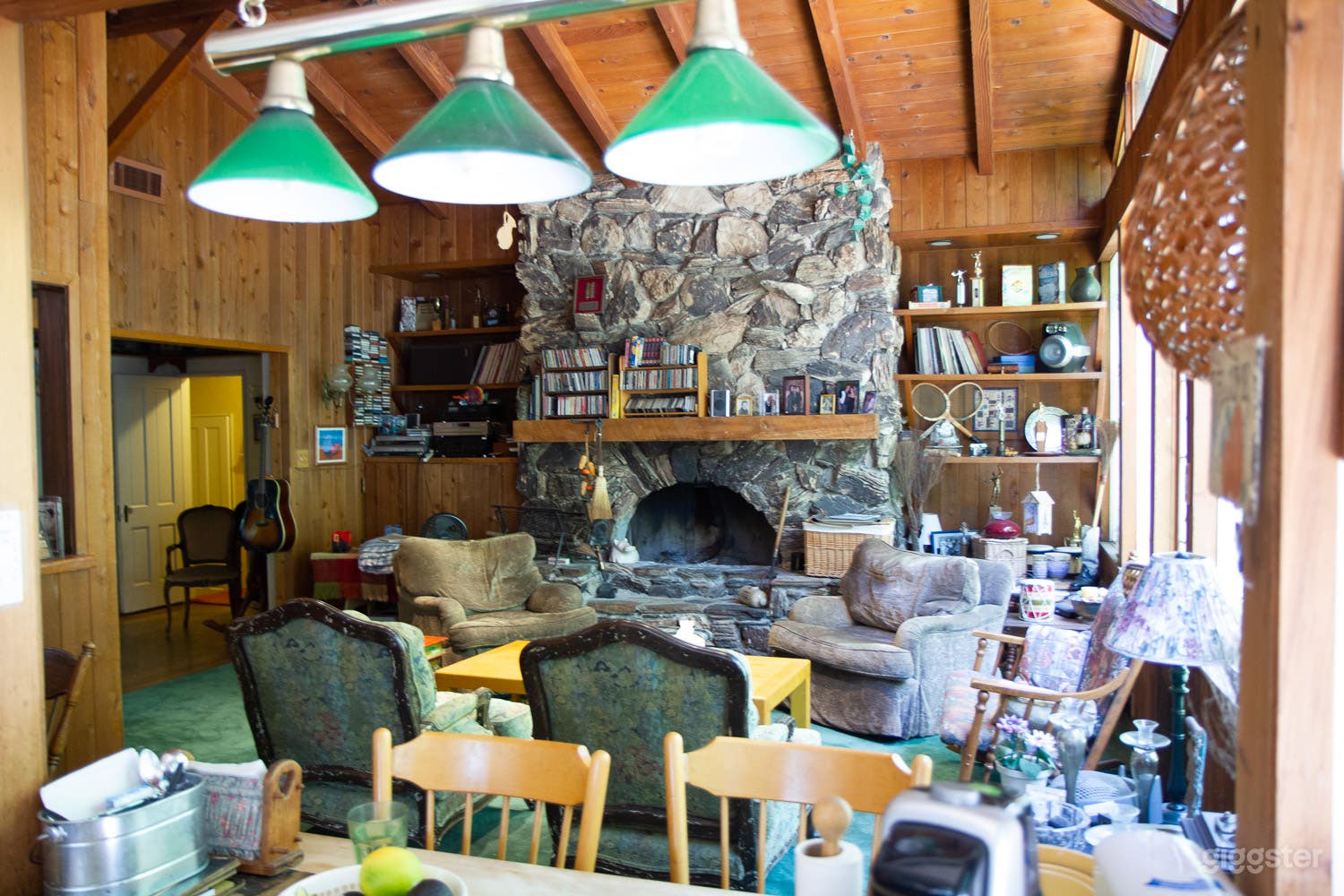 Beautiful, Homey Ranch House w/ Vaulted Ceiling Photo 2