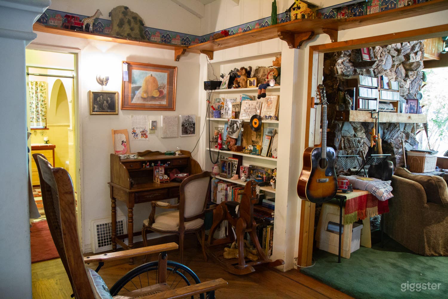 Beautiful, Homey Ranch House w/ Vaulted Ceiling Photo 3