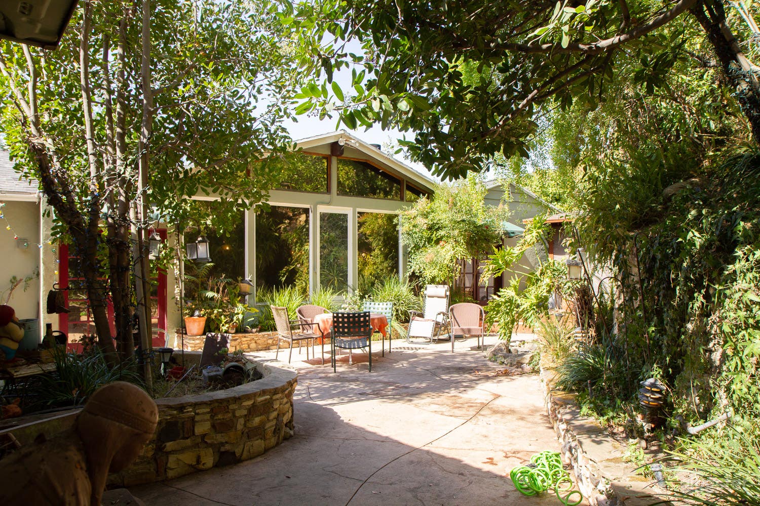 Beautiful, Homey Ranch House w/ Vaulted Ceiling Photo 1