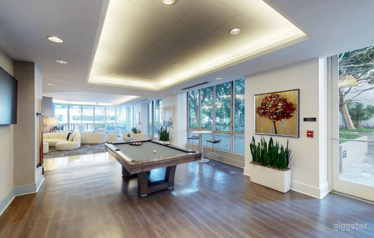 Elegant Lounge in Rincon Hill Photo 1